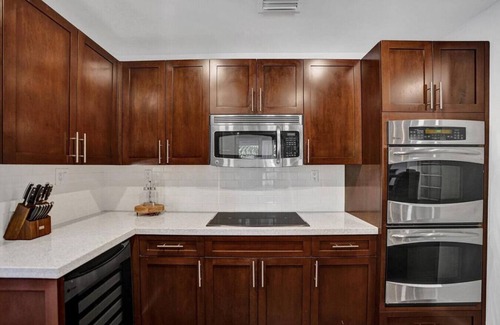 Imperial Point Maison | Designer Home | Private Pool & BBQ | 1.5mi to Beach
