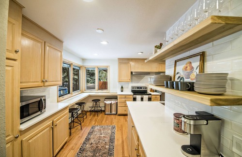 Southeast Maison | Large Home Perfect For Group Get-Togethers, 15 mins to Downtown Denver