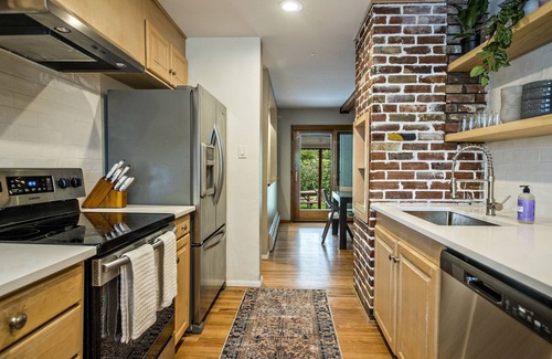 Southeast Maison | Large Home Perfect For Group Get-Togethers, 15 mins to Downtown Denver