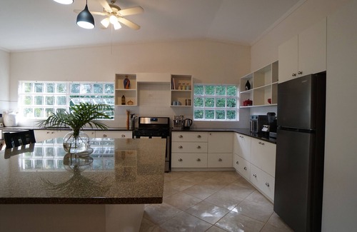 Trinity - Bellwoods Maison | Designer Loft on Queen W | 10ft ceilings, parking