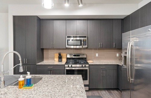 Riverside Appartement | Designer Pink Oasis Sky Lounge, Pool & Near ASU