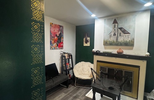 South Hills Appartement | Designer Private Studio Suite – Luxe Bath