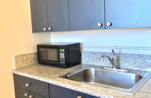 McCully - Moiliili Copropriété | Designer Studio Condo au 29ème étage à Waikiki - Vue fabuleuse! et 100% légal!
