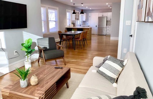 Arlington Copropriété | Designer Style 3Br, King Bed, W/D,Parking,Spotless