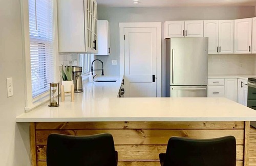Arlington Copropriété | Designer Style 3Br, King Bed, W/D,Parking,Spotless