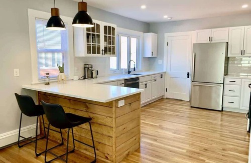 Arlington Copropriété | Designer Style 3Br, King Bed, W/D,Parking,Spotless