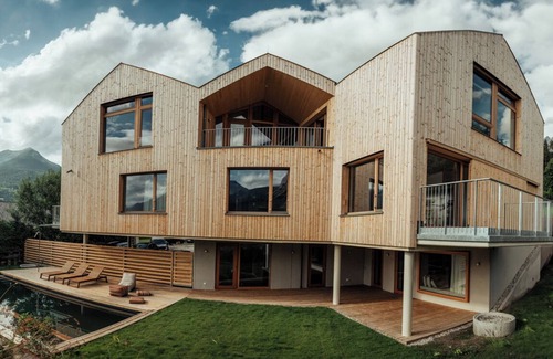 Ehrwald Maison | Designer vacation home with garden and great mountain views