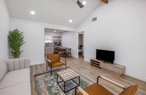 North Austin Civic Association Maison | DesignerHome|Business/Family|1 Acre|Near Domain/Q2