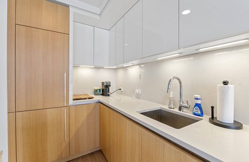 Hell's Kitchen Appartement | DESIGNER’S DREAM HOME!! Huge Luxury 1 Bedroom Suite - best location by Times Sq