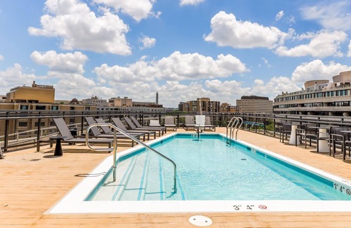 Foggy Bottom Appartement | Desirable 2 BR Near Georgetown w/ Concierge + Gym
