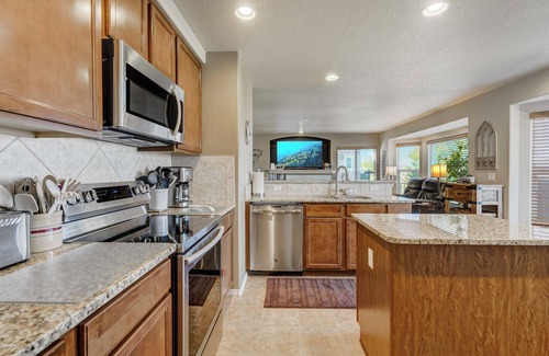 Colorado Springs Maison | Quartier haut de gamme près des restaurants, des magasins et de la ceinture de verdure (profitez de 2400 pieds carrés)