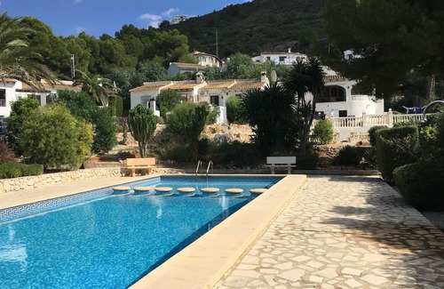 El Portet Villa | Villa détachée de 2 chambres à El Portet, avec de grandes terrasses et vue sur la piscine