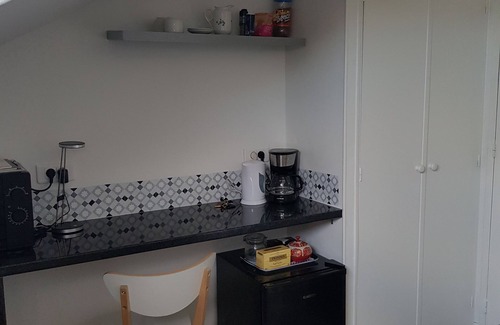 Beaute Baltard Appartement | Chambre indépendante mansardée dans immeuble sécurisé (6ième étage)