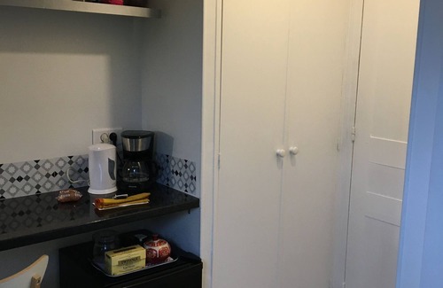 Beaute Baltard Appartement | Chambre indépendante mansardée dans immeuble sécurisé (6ième étage)
