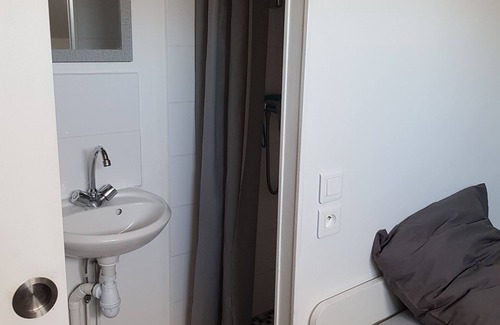 Beaute Baltard Appartement | Chambre indépendante mansardée dans immeuble sécurisé (6ième étage)