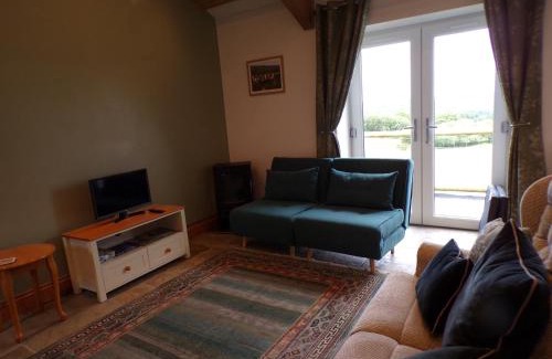 Cilgerran Maison | Detached barn with valley views near Cardigan