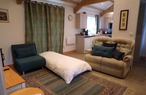 Cilgerran Maison | Detached barn with valley views near Cardigan