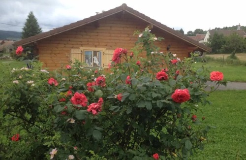 Sirod Chalet De Ski | Detached chalet on a farm in the Jura