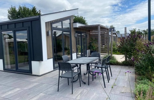 Linden Maison | Chalet indépendant avec 3 chambres à coucher, 1 salle de bain et une toilette séparée