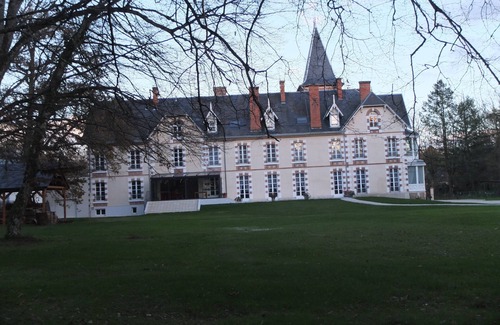 Neuvy-sur-Barangeon Appartement | gîte indépendant dans château en Sologne (18)