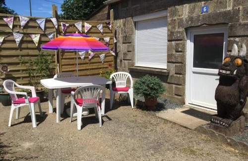 Plumeliau Appartement | Detached cottage on the edge of town