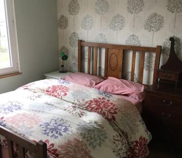 Plumeliau Appartement | Detached cottage on the edge of town