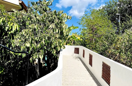 Coccorino Appartement | Detached cottage with sea view, 2 minutes from the beach - parking space.