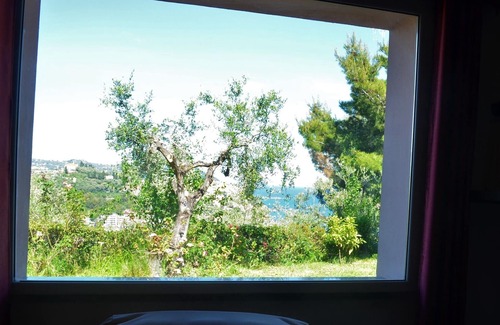 Poggi Maison | Detached country house with large garden and wonderful panoramic sea view