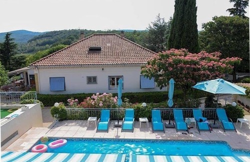 Saint-Paulet-de-Caisson Villa | Villa au calme avec vue sur forêt domaniale, à 6km de St Martin d'Ardèche.