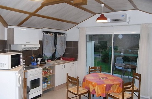 Jassat Maison | Detached house 3 km from shops.2 bedrooms, pets OK +11€ LA NUIT/SPAS.