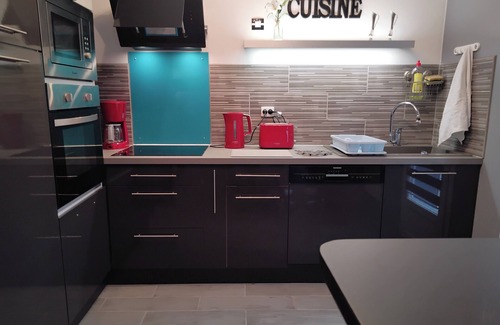 Noisiel Maison | Detached house with garden. Between Paris & Disney . Wi-Fi & Break fast Free