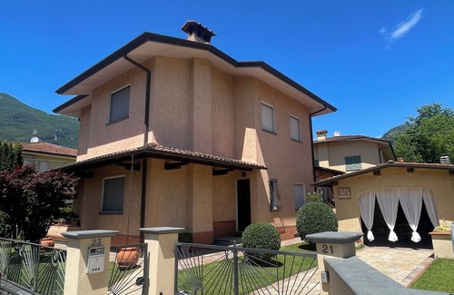 Camaiore Maison | Detached house with private entrance, 4 bedrooms, 2 bathrooms and indoor parking space