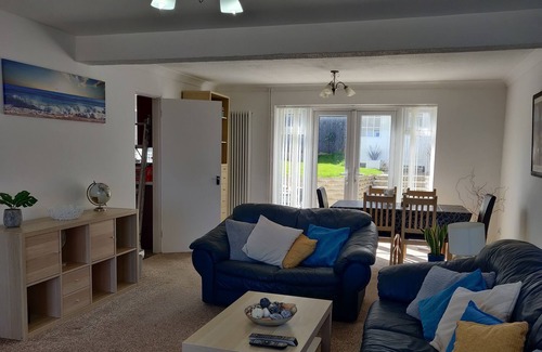 East Runton Maison | Detached House with Sea Views, Enclosed rear Garden