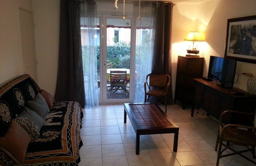 Gruissan Cabine | Pavillon avec terrasses, jardin et piscine.