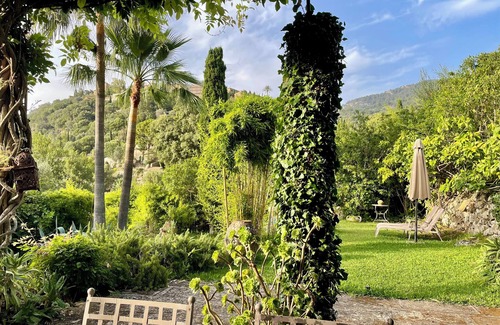 Deia Maison | Maison en pierre naturelle avec un beau jardin et une petite piscine
