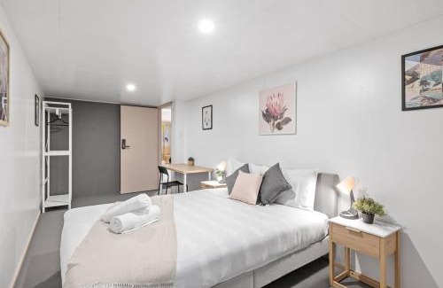 Pymble Maison | Detached Queen Room in Pymble - Serene Spot - Shared Bathroom