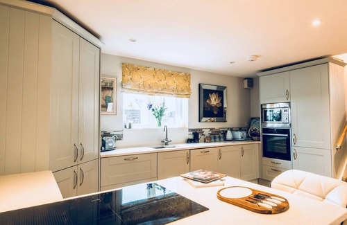 Willesborough Cottage | Enchanteur, chaumière isolée dort 2-6 personnes avec un Hot Tub de luxe.