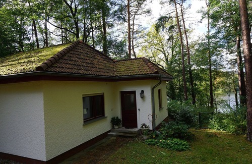 Waldsieversdorf Maison | Maison de vacances indépendante (4 + 2 pers.): Cheminée * Passerelle * Terrasse * Forêt * Accès au lac * Clôturé
