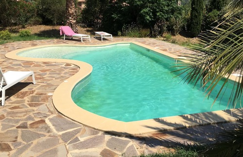 Mons Villa | Villa avec des vues magnifiques, une grande piscine et des terrasses