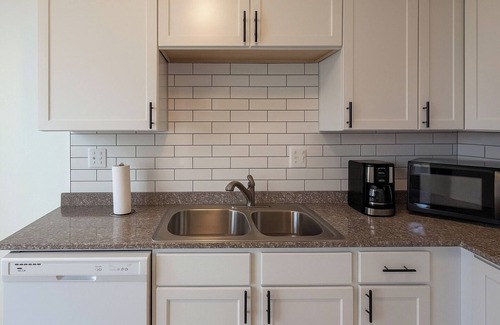 Detroit Maison | Detroit 4BR Home | Bathtub and Pet Friendly Stay