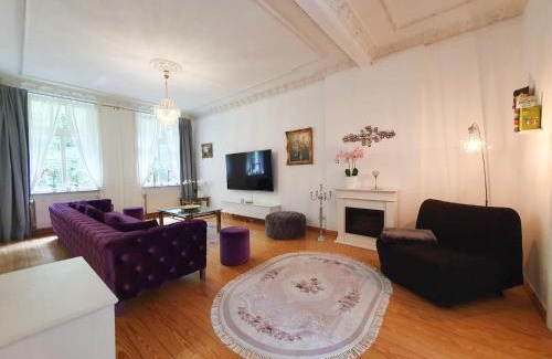 Gehlsdorf Maison | DEUTSCHE OSTSEEVILLA - große Villa mit Sauna, Spielplatz, PKW-Stellplätze, großer Garten