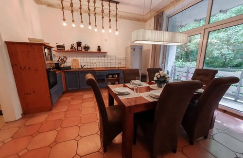 Gehlsdorf Maison | Deutsche Villa mit Sauna und Großem Garten, Kamine, Spielplatz, Kostenlose Stellplätze - Deutsche