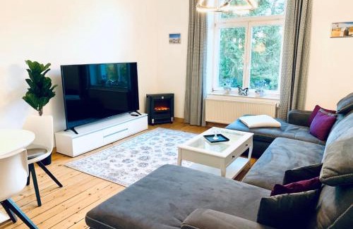 Gehlsdorf Appartement | DEUTSCHE VILLA - SUPERIOR APARTMENT- 1 Obergeschoss mit gem Sauna und Garten