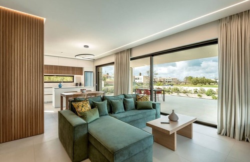 Pyrgos Psilonerou Maison | Deux Olives Luxurious Villa