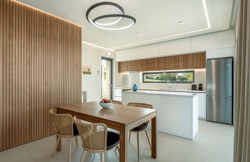Pyrgos Psilonerou Maison | Deux Olives Luxurious Villa