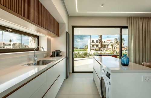 Pyrgos Psilonerou Maison | Deux Olives Luxurious Villa