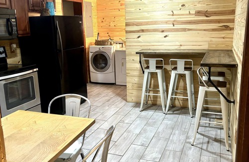 Newtown Maison | Devil Anse Off Road Lodging Hatfield & McCoy Trail House