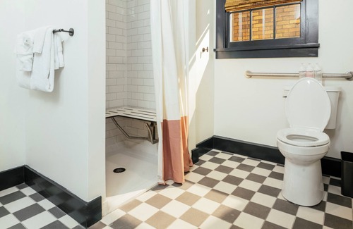 Faubourg Delassize Hôtel | Dew Drop Inn