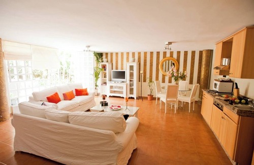 Dos Hermanas Appartement | Dhalia Vacation Home