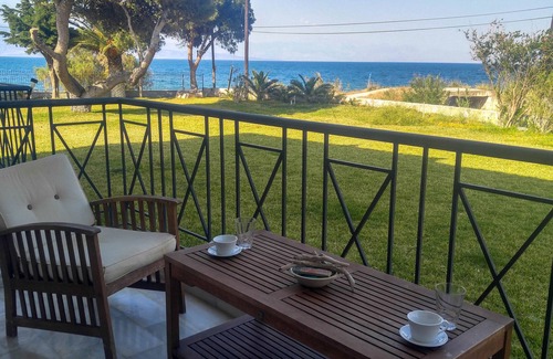Sarakiniko Appartement | Diakopto en bord de mer, appartement confort 2BR (Punda Beach) -unit2-